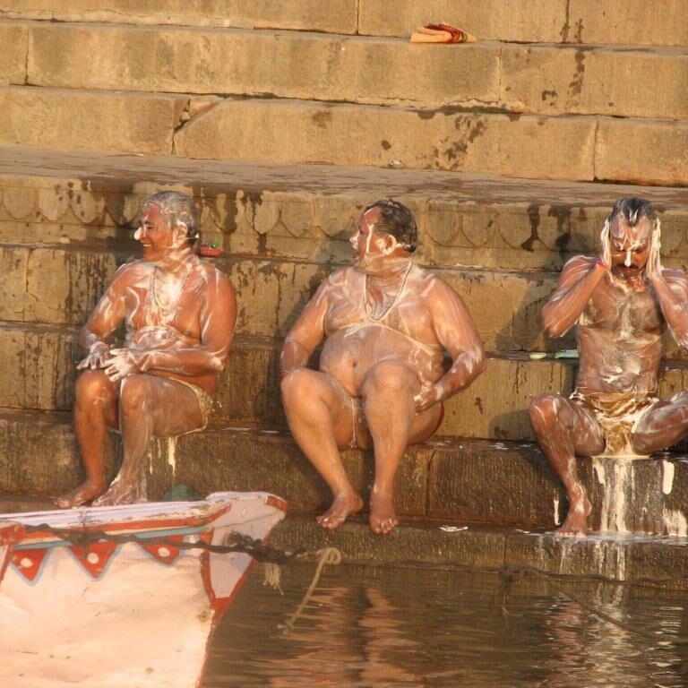 מסיבת רחצה בגנגס