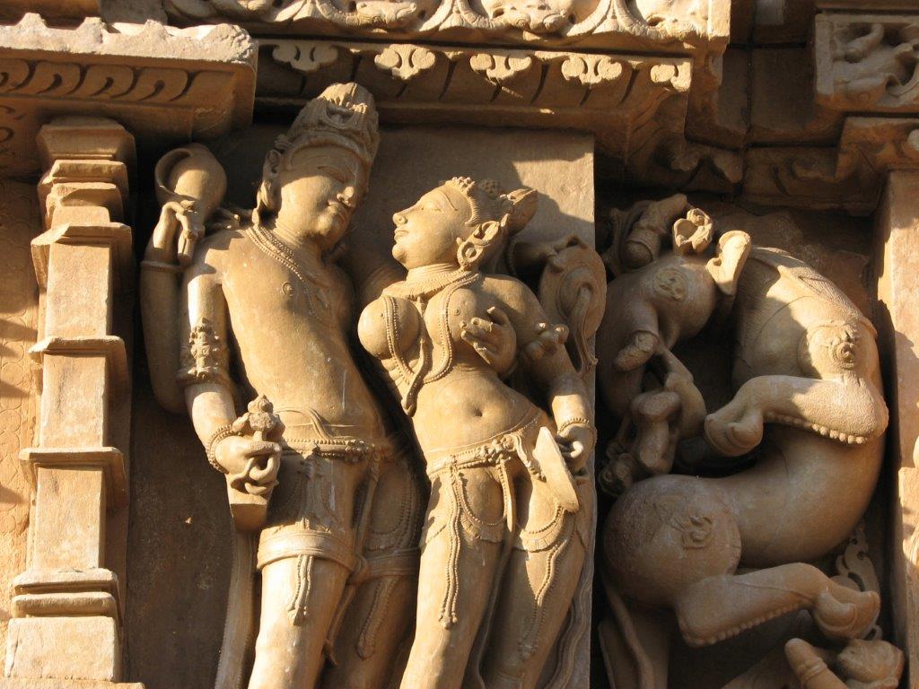 תבליטים אירוטיים על מקדשים הינדים
