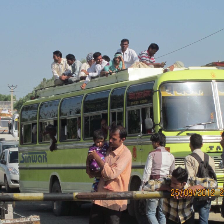 אטובוס הודי, מחלקה ראשונה על הגג