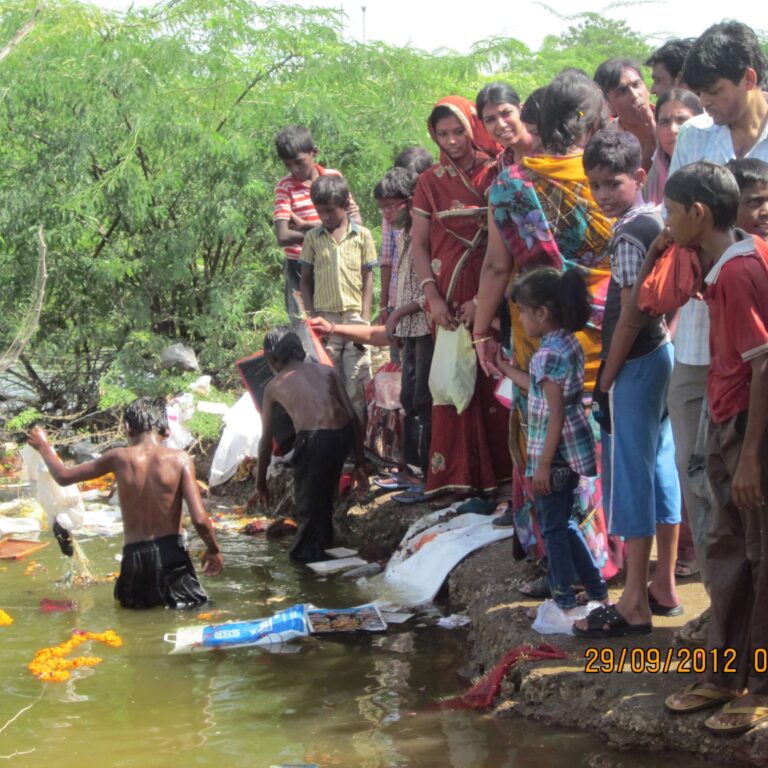 על גדות הגנגס