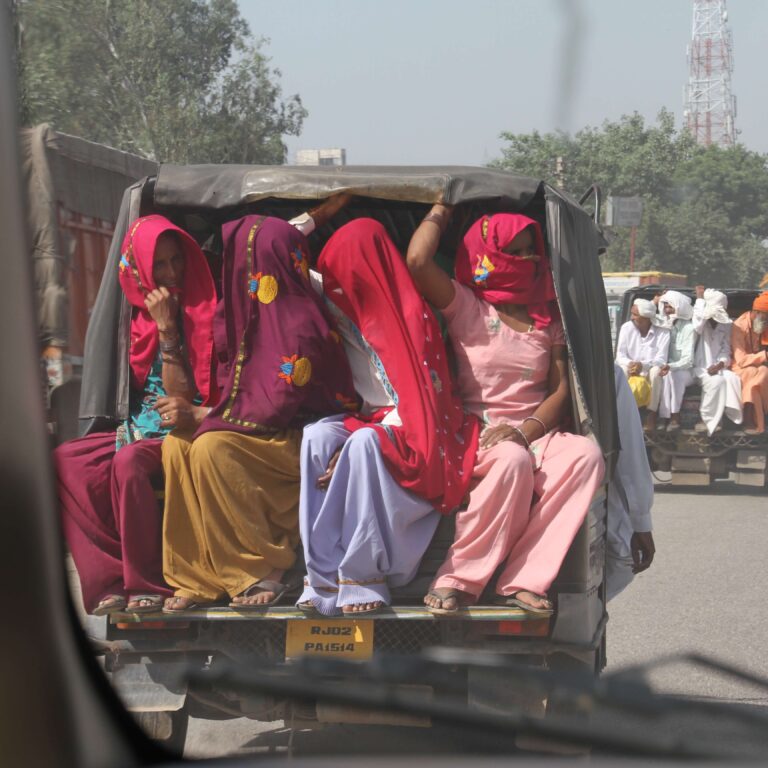 כמו החרדים אצלנו, הפרדה בין גברים לנשים