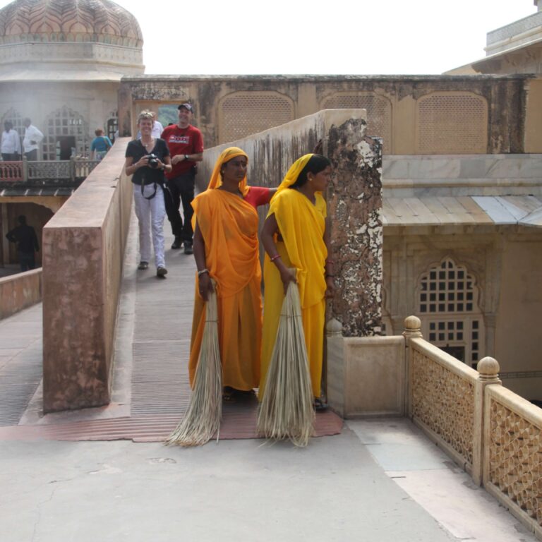 נשים הודיות במיטב מחלצותיהן