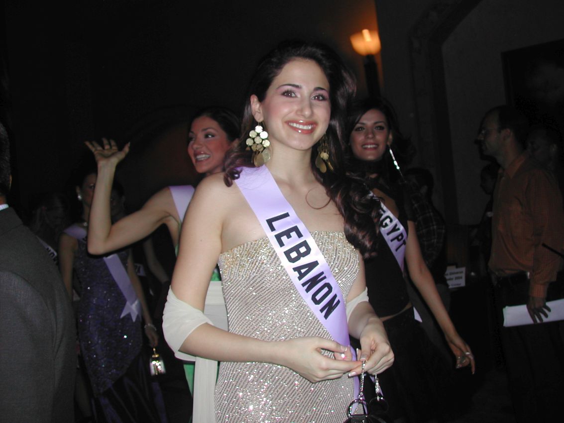 בתמונה: מיס לבנון בתחרות מיס יוניברס שנערכה בקיטו אקוודור בה הוזמנתי כאורח