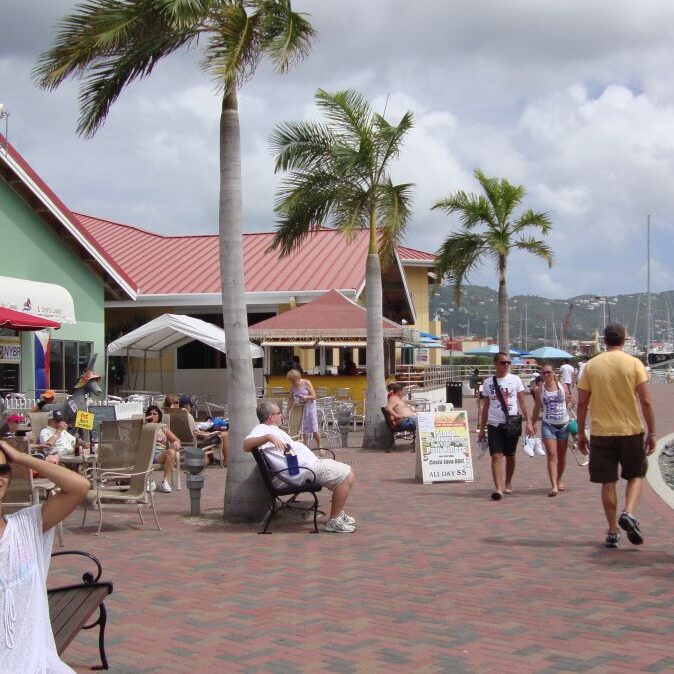 אי קאריבי, מאלו שפוקדות ספינות הקרוזים