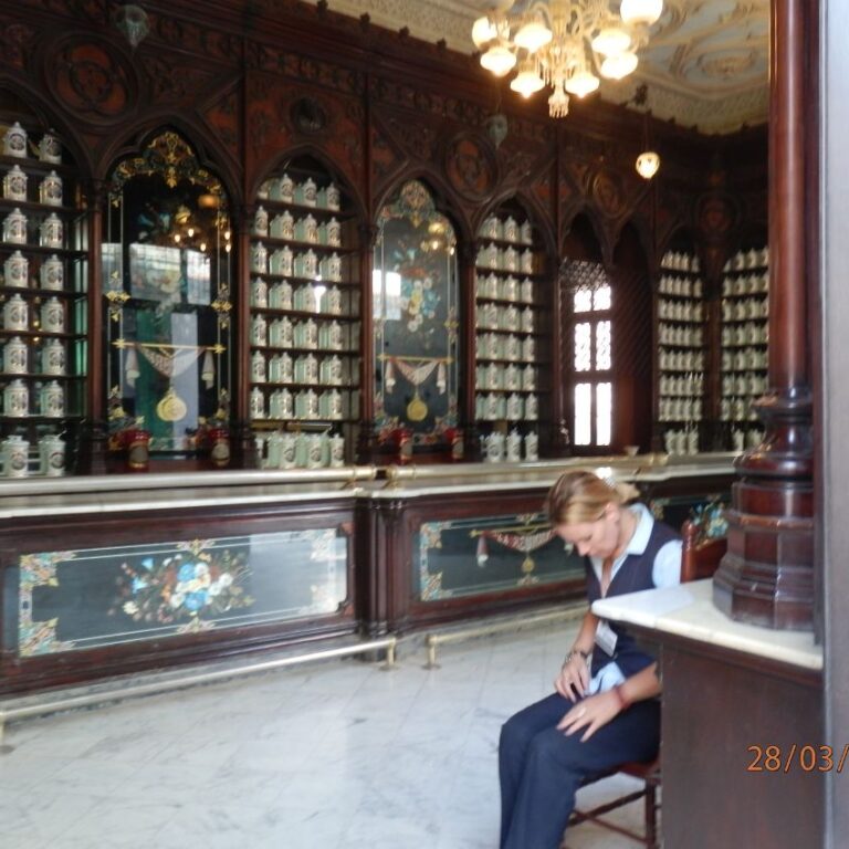 בית מרקחת קובני מתקופה שקדמה למהפכה של פידל קאסטרו