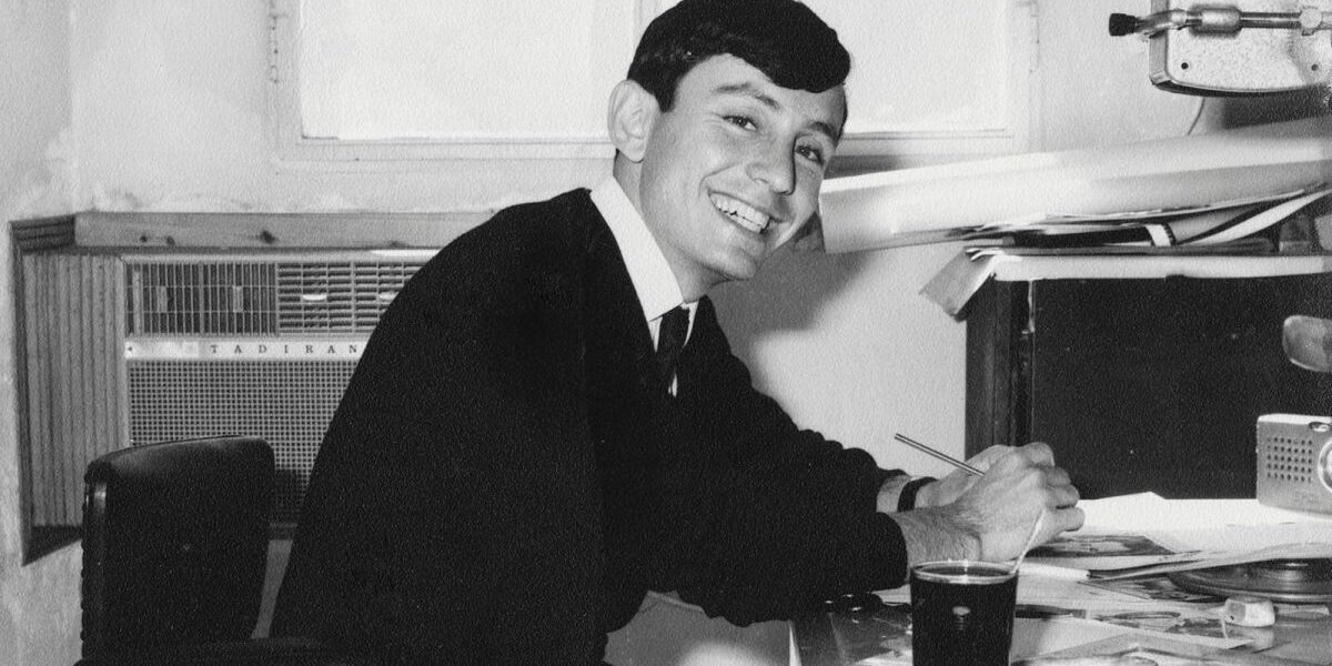 ג'קסי בהיותו עורך הגרפי של שבועון לאשה