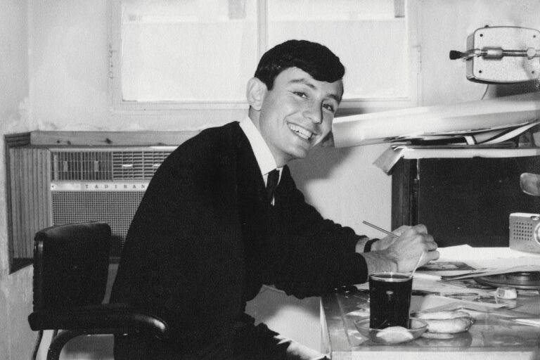 ג'קסי בהיותו עורך הגרפי של שבועון לאשה