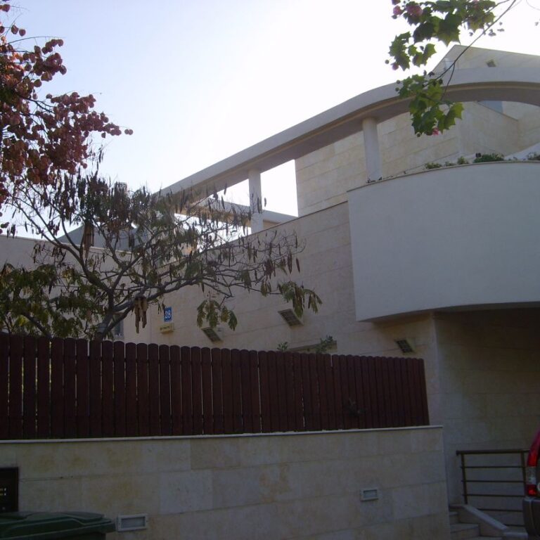 הבית בשיכון דן מזוית אחרת