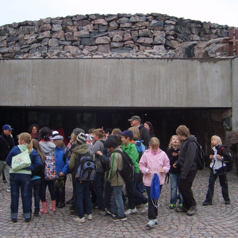 הכניסה לכנסיית טמפליאוקיו בהלסינקי