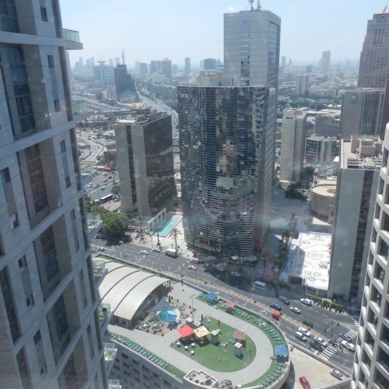 הנוף מדירתנו בהרי הגלעד ברמת גן