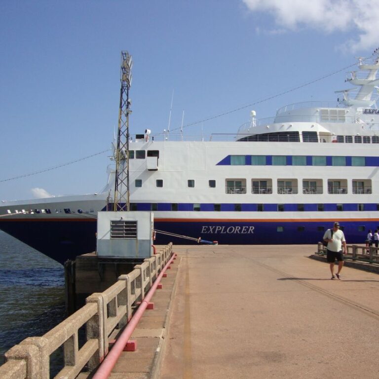 הספינה "אקספלורר" בה הפלגנו 1400 ק"מ לאורך האמאזונס