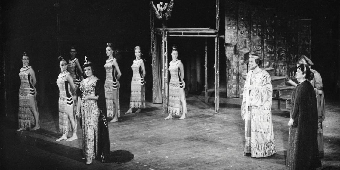 הצגת "שלמה המלך ושלמי הסנדלר" בו השתתפה חניתה כרקדנית