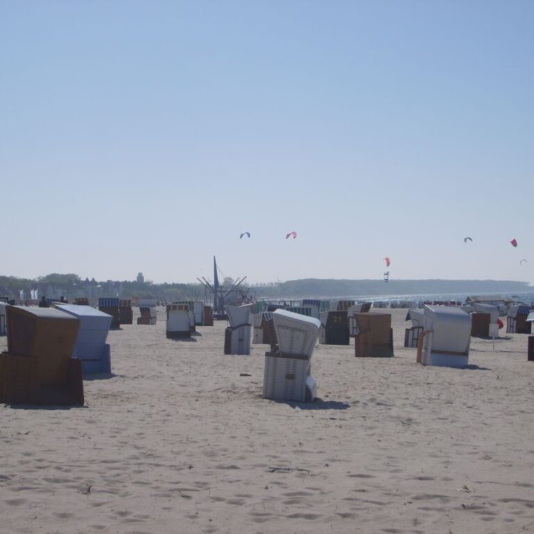 חוף הרחצה של וורמונדה בצפון גרמניה כמעט בסקנידנביה