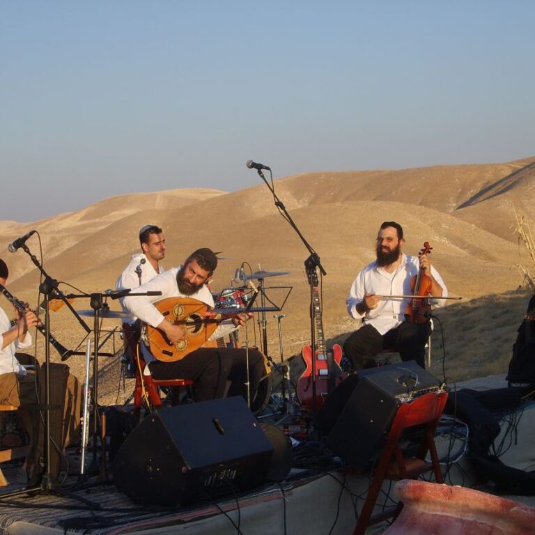 חתונה במדבר של בני משפחה אגף האליצורים