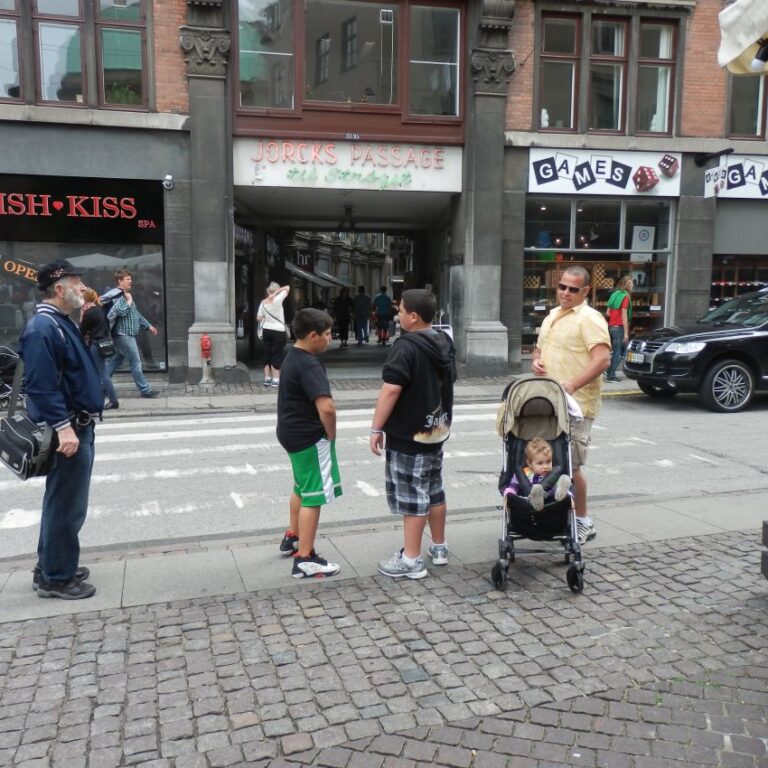 משפחת גיא עם עלי כהן בקופנהגן