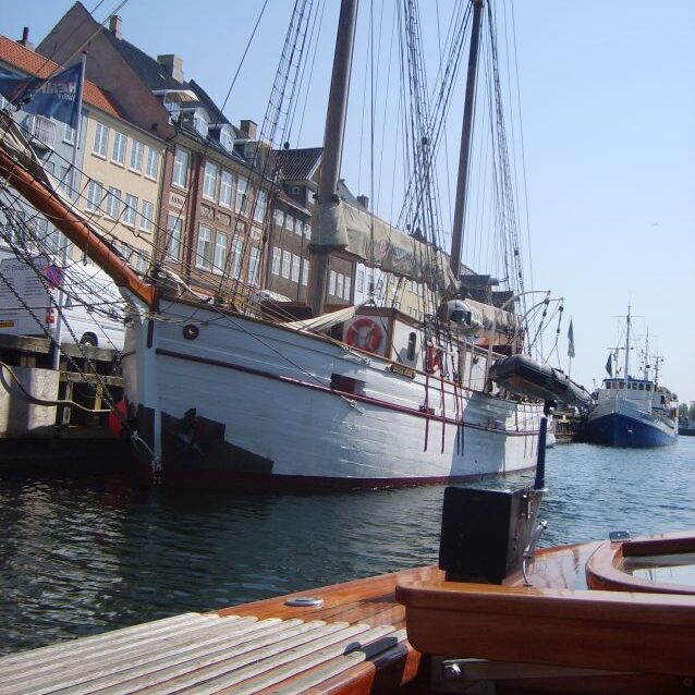 ספינות די גדולות עוגנות בתעלות קופנהגן
