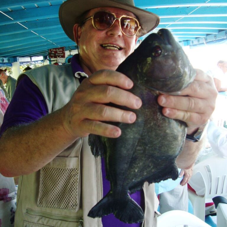 עם דג ידידותי באמזונס