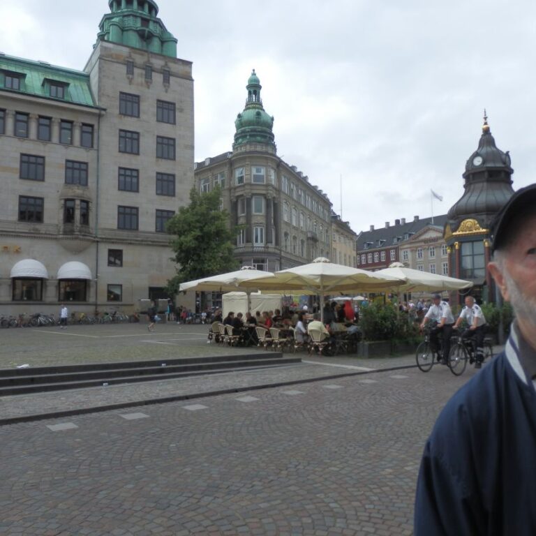 עם החבר עלי כהן המתגורר בקופנהגן כמעט יובל שנים