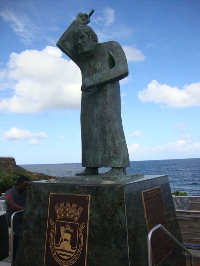 פסל של מסיונר ספרדי בפורטו ריקו