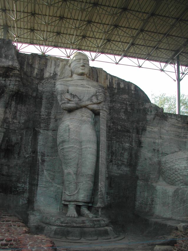 פסלי בודהא ענקיים באתר