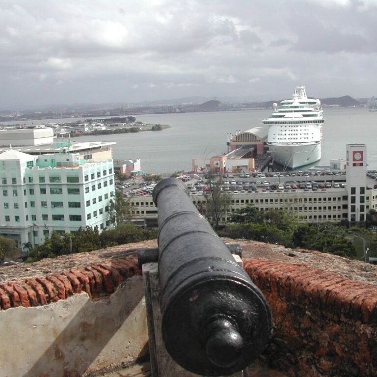 תותח המשגיח על ספינות בקאריבים