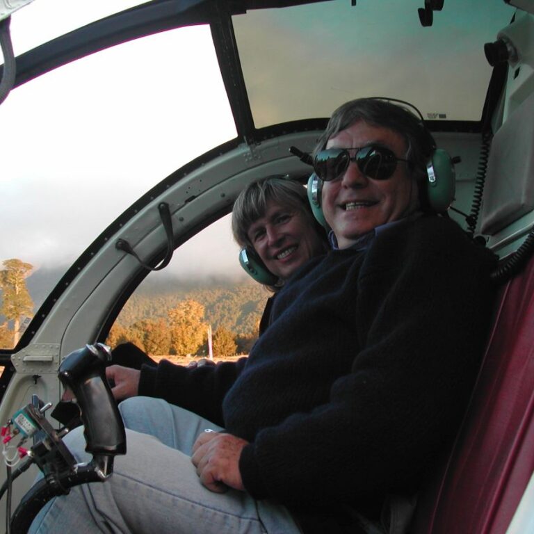 אנו והמסוק בדרך לקרחון קפטן קוק