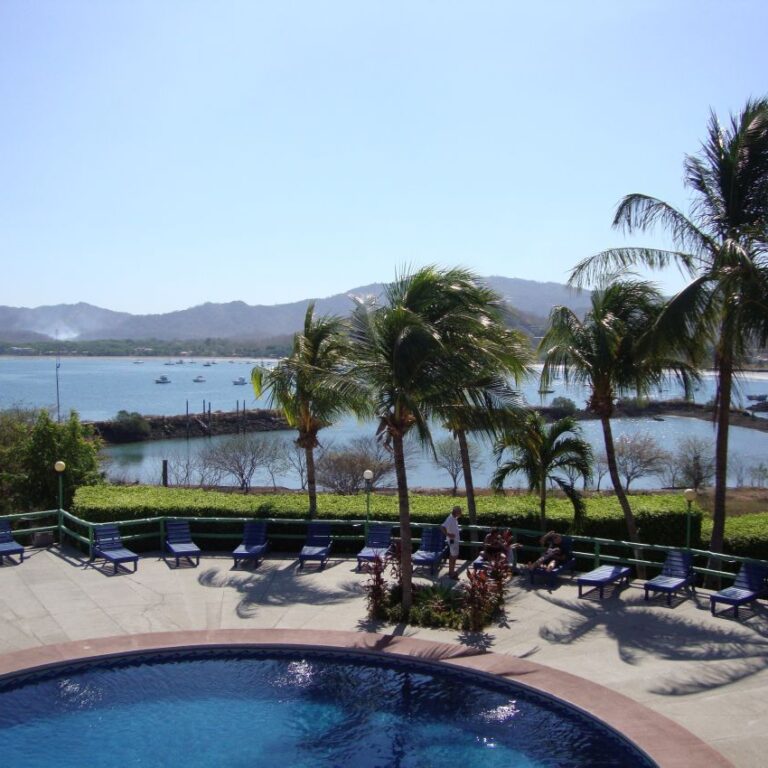 אתר נופש על שפת האוקיינוס