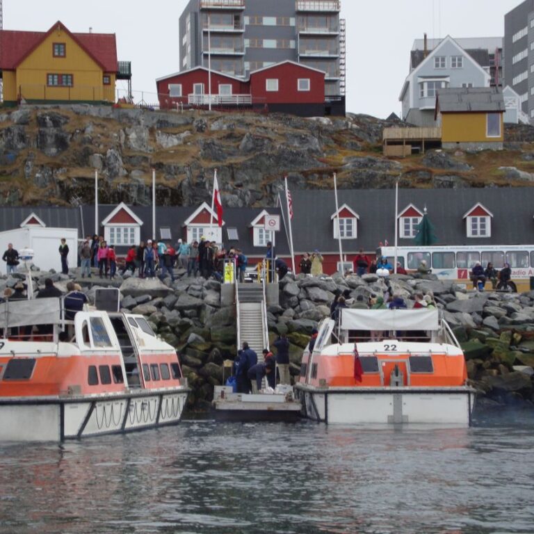 בירת גרנלנד בהפלגה לאיי הקוטב הצפוני