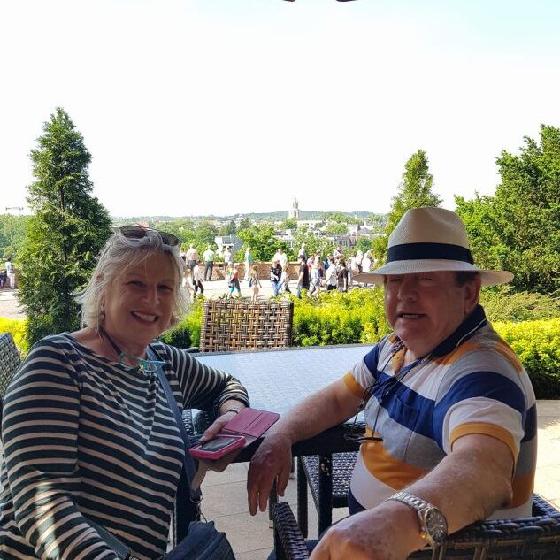 בית הקפה בפסגת המצודה המשקיפה על נהר הויסלה בקרקוב