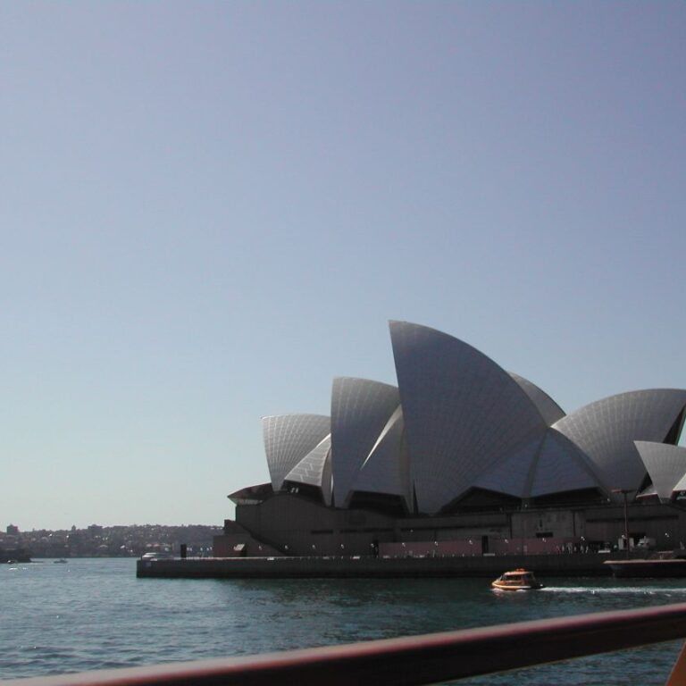 בנין האופרה של סידני שעלה מיליארדים ושווה כל אגורה שהושקעה בו