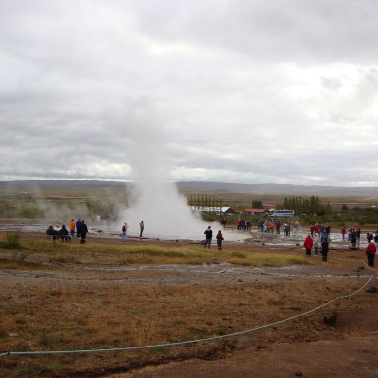 גייזרים באיסלנד בהפלגה לים הצפוני