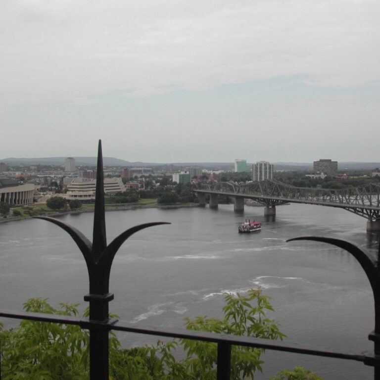 גשר באוטווה בירת קנדה