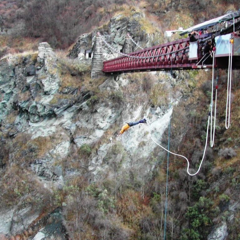 גשר הבנג'י ממנו קפצתי בטפשותי
