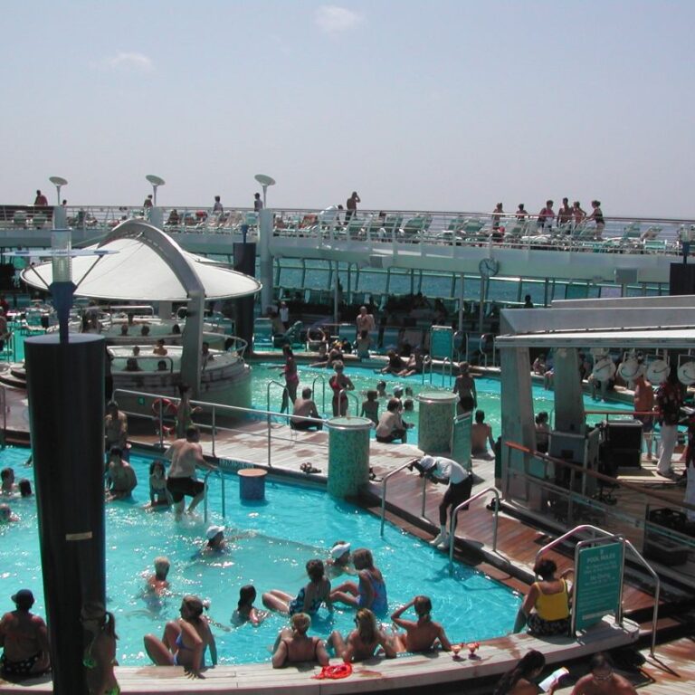 החיים הטובים של ספינות הקרוזים לפני פרוץ הקורונה