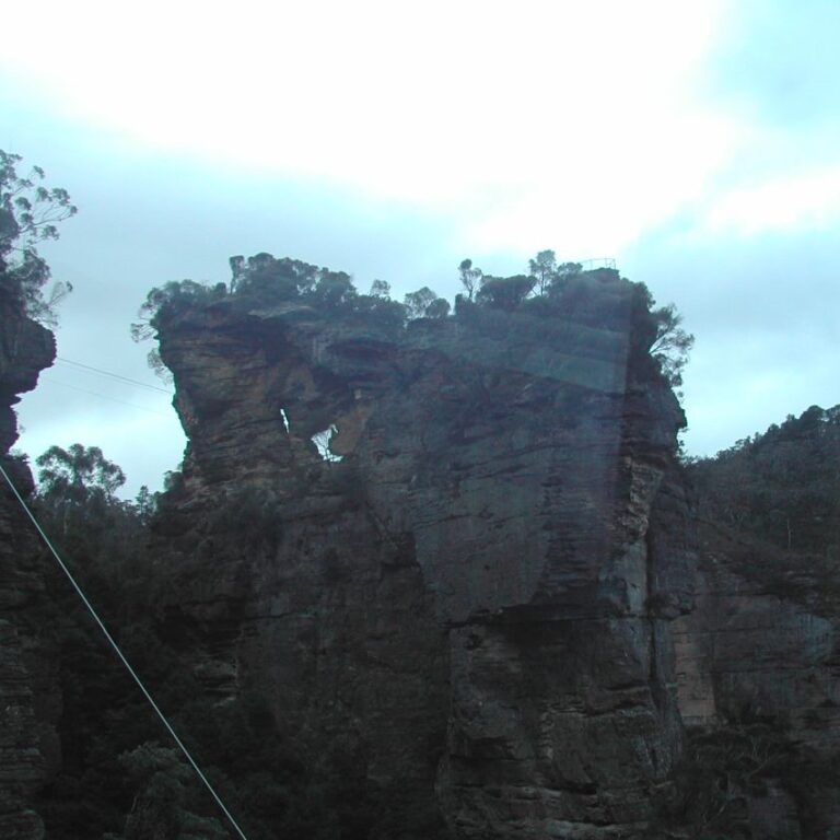 הטופוגרפיה הייחודית של "בלו מאונטיין"