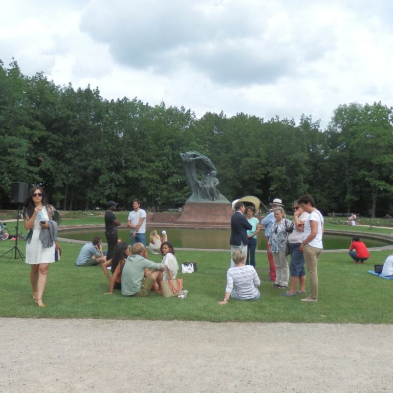 הקונצרט בימי ראשון של שוםן בגן הציבורי בוורשה