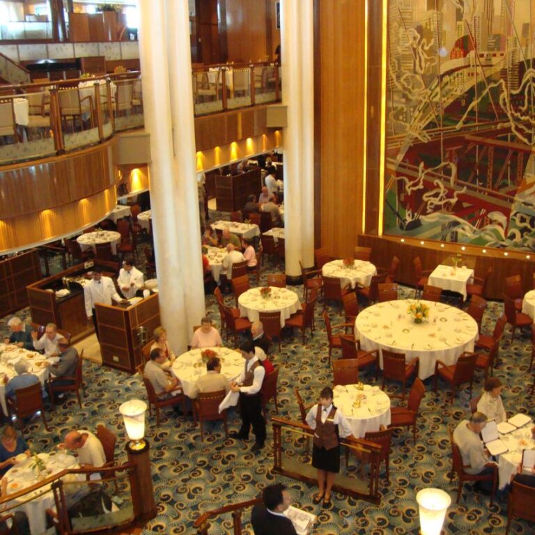 חדר האוכל של ספינה "המלכה אליזבט"