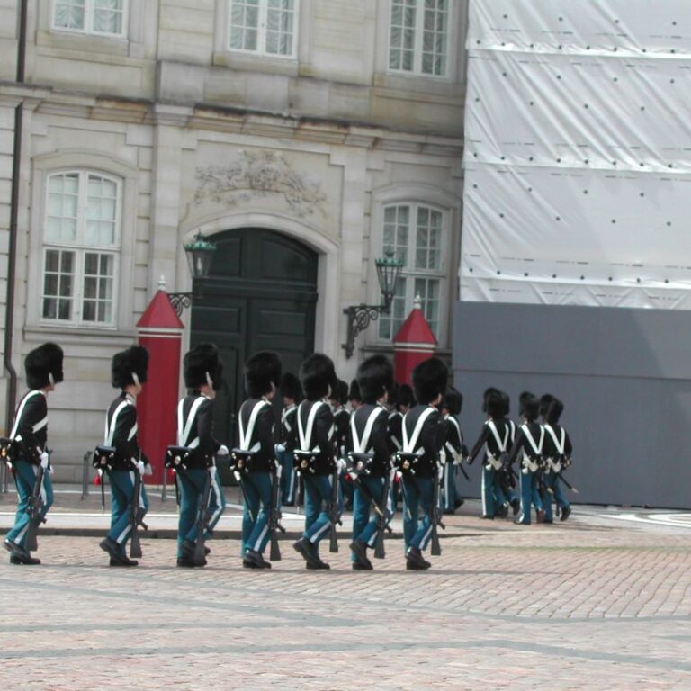חילופי משמר באוטווה
