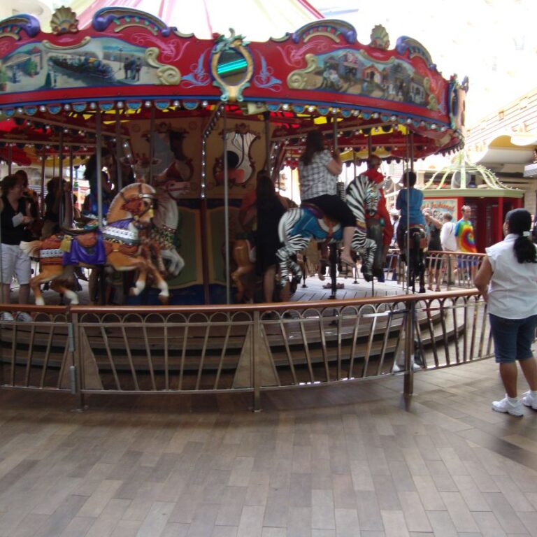 לונה פארק שלם על סיפונה של הספינה הגדולה בעולם