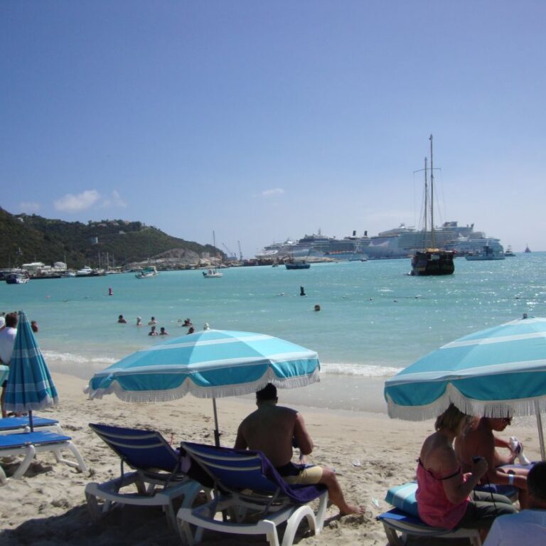 חופים בקאריביים שפוקדים בעת הפלגה