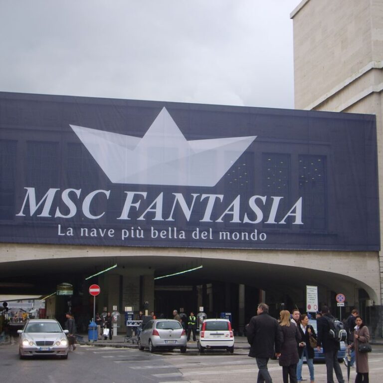 טקס החנוכה של ספינת הקרוזים