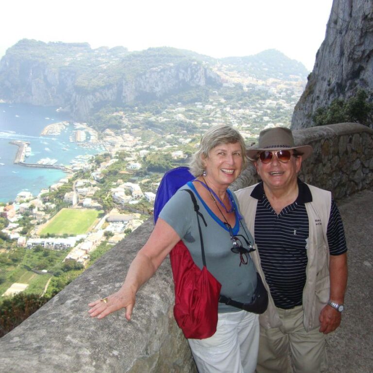 יורדים באי קאפרי ברגל 800 מדרגות