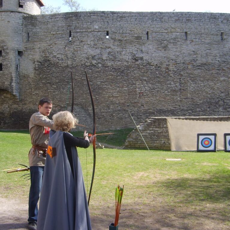 יורי קשתות בטאלין