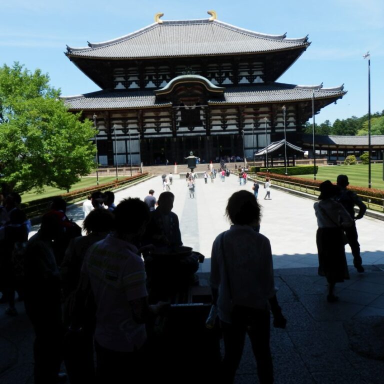 כניסה למקדש