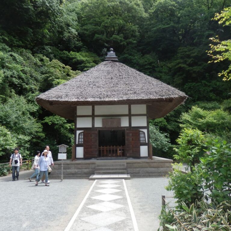 כניסה למקדש ביפן