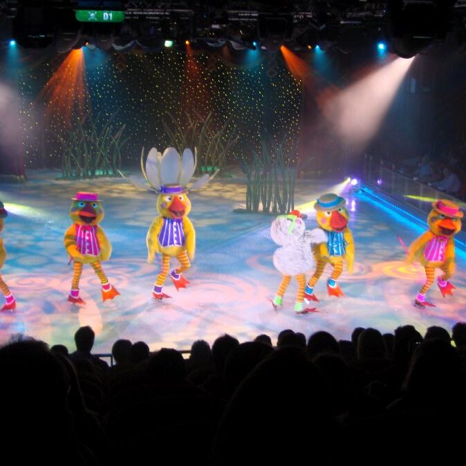 מופע החלקת על הקרח בספינת קרוזים-מופעים ברמה בינלאומית