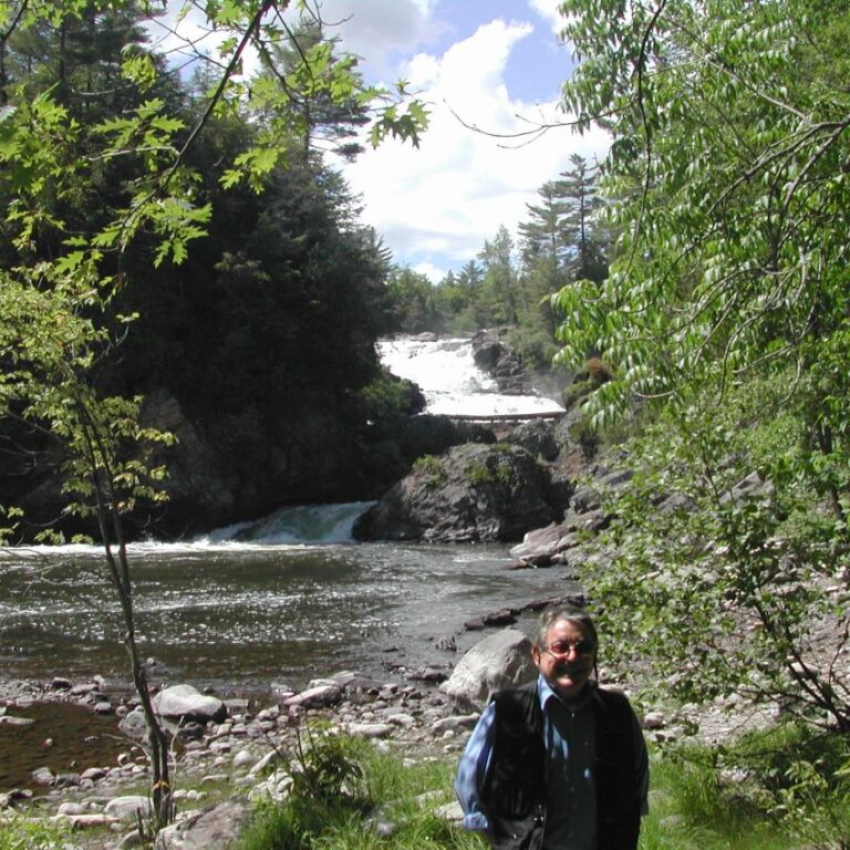 מים זורמים בשמורה קנדית באונטריו