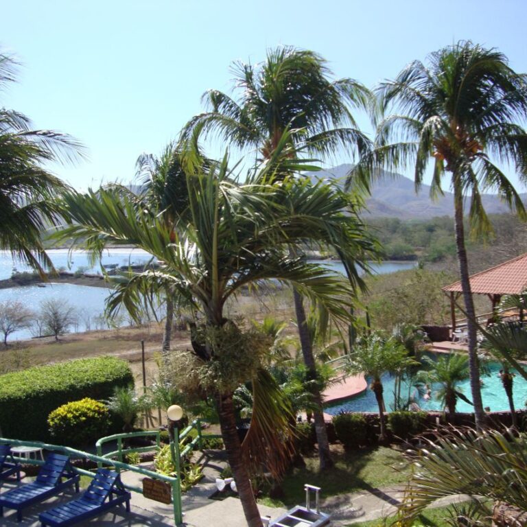 מלון נופש על שפת האוקינוס הפאציפי