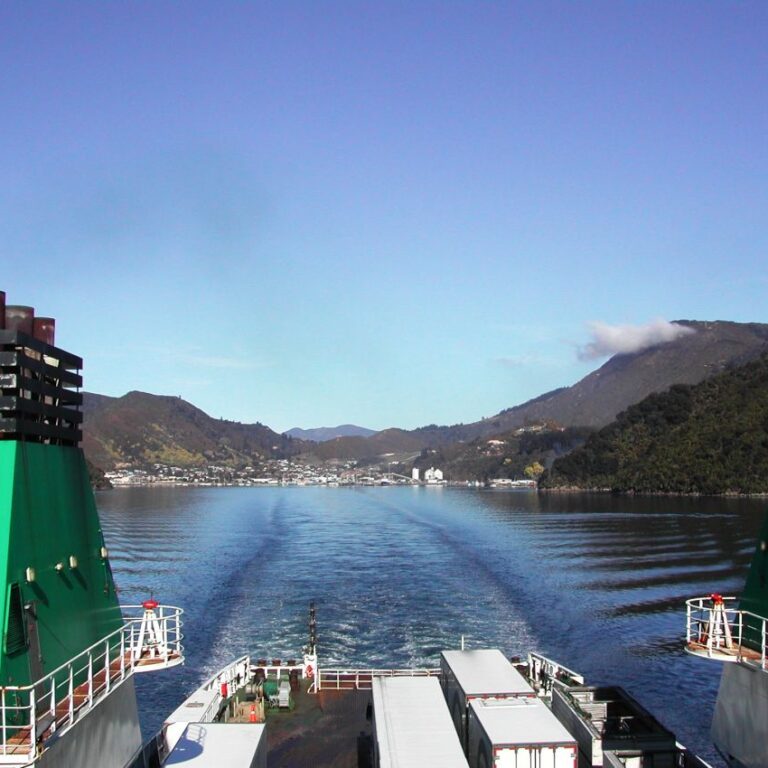 מעבורת בין האי הצפוני לדרומי