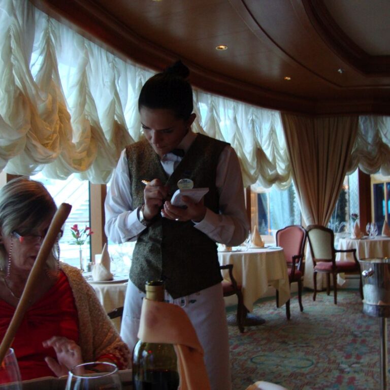 מפנקים את צביה על הספינה